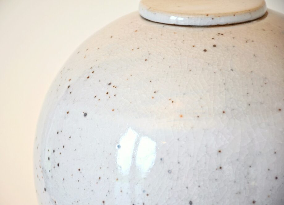 Artemis Diona urn white grey crackle 4.5 litres