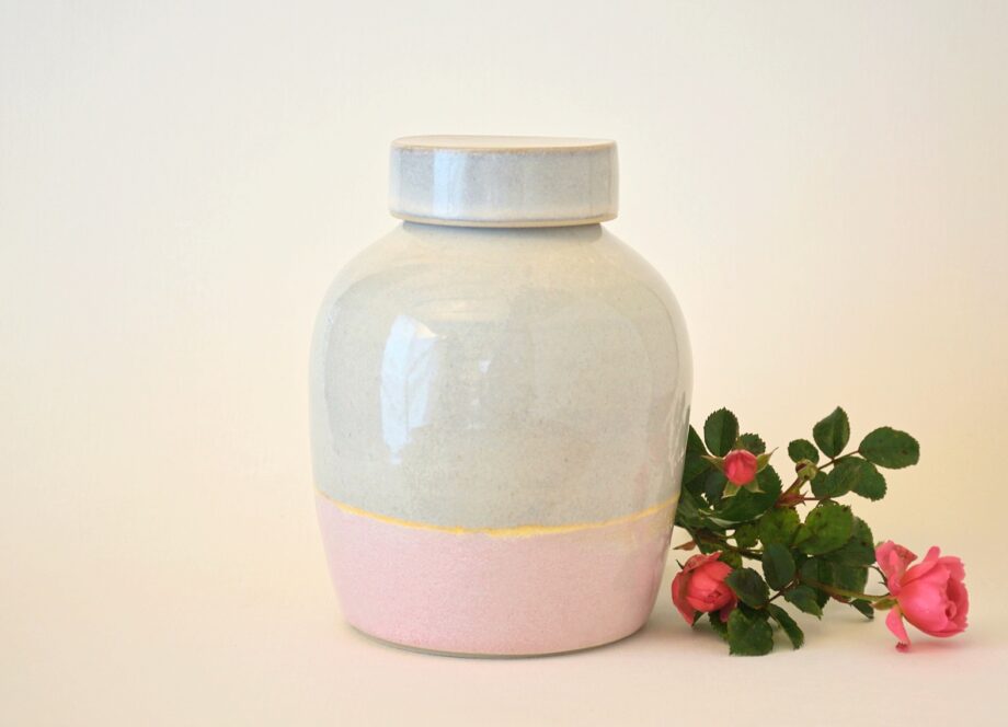 Artemis Verno urn white pink 700 ml
