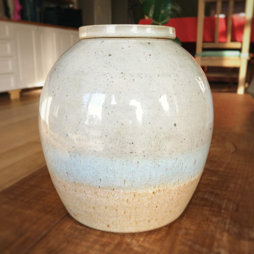 Custom-made ceramic urns